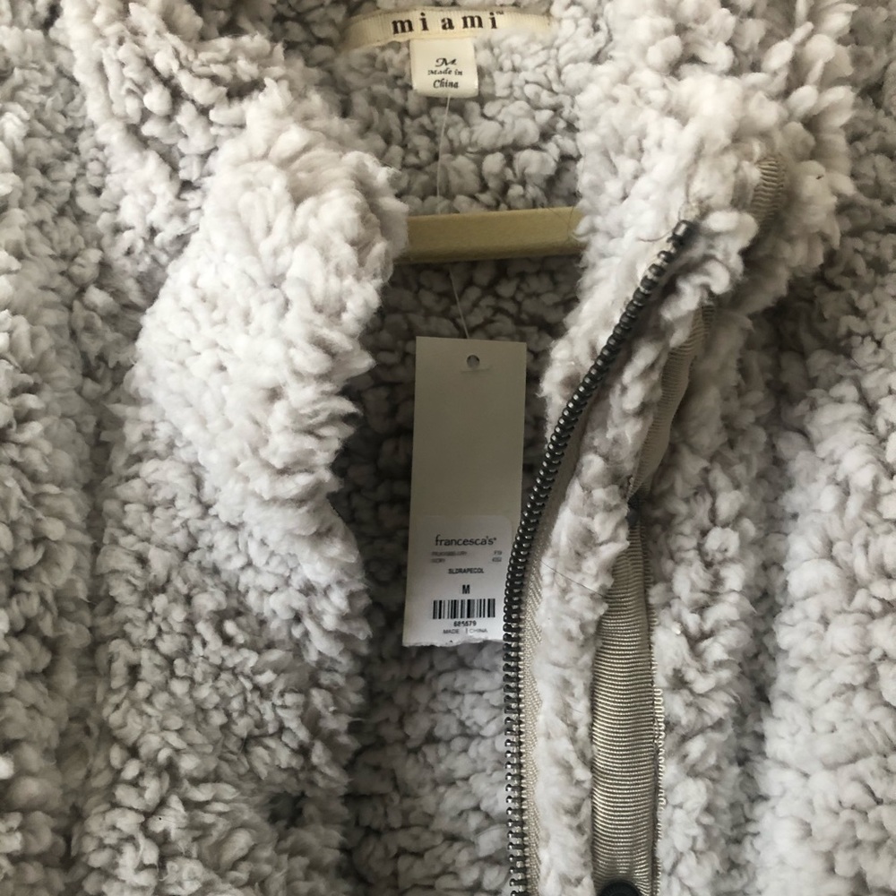 Vest - Picture 4 of 4